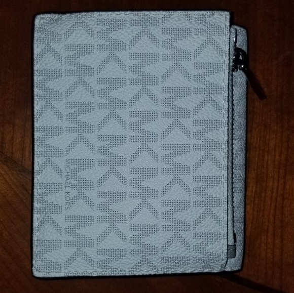 Michael Kors Wallet - Picture 2 of 3